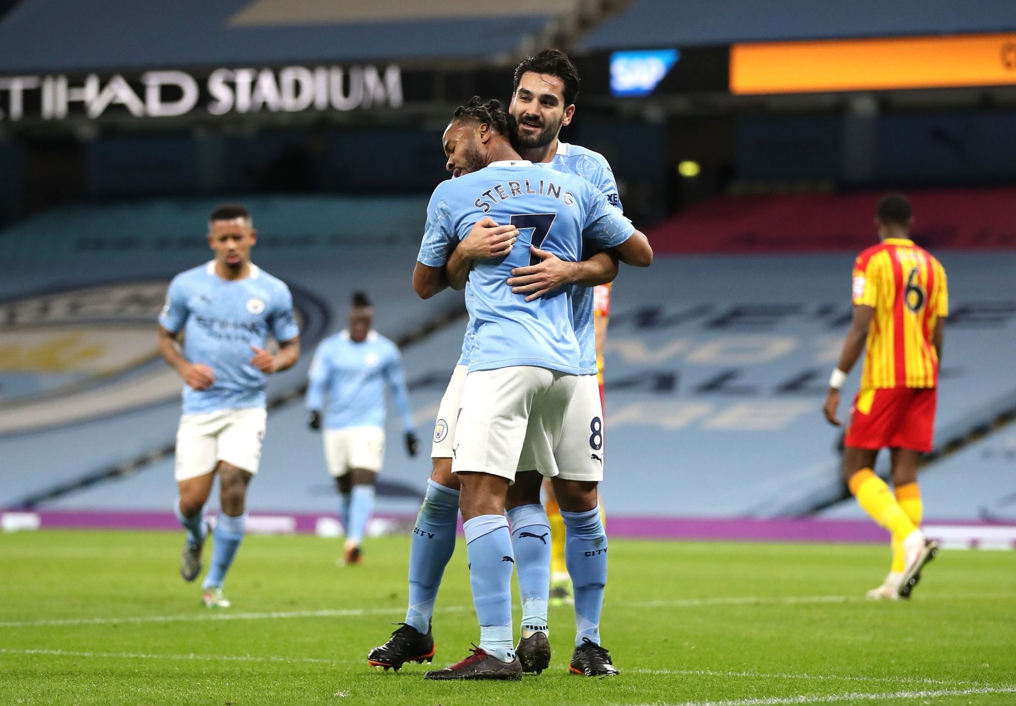 持了极强的 持了极强的